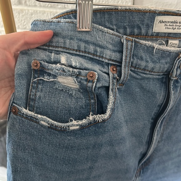 Abercrombie and Fitch High Rise Straight Jeans - Picture 2 of 5